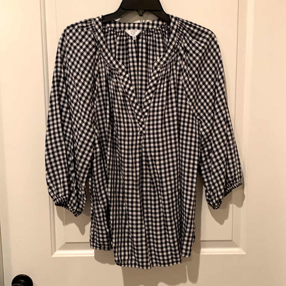 Crown & Ivy blouse in navy and white checked. V-neck. Size 2X.